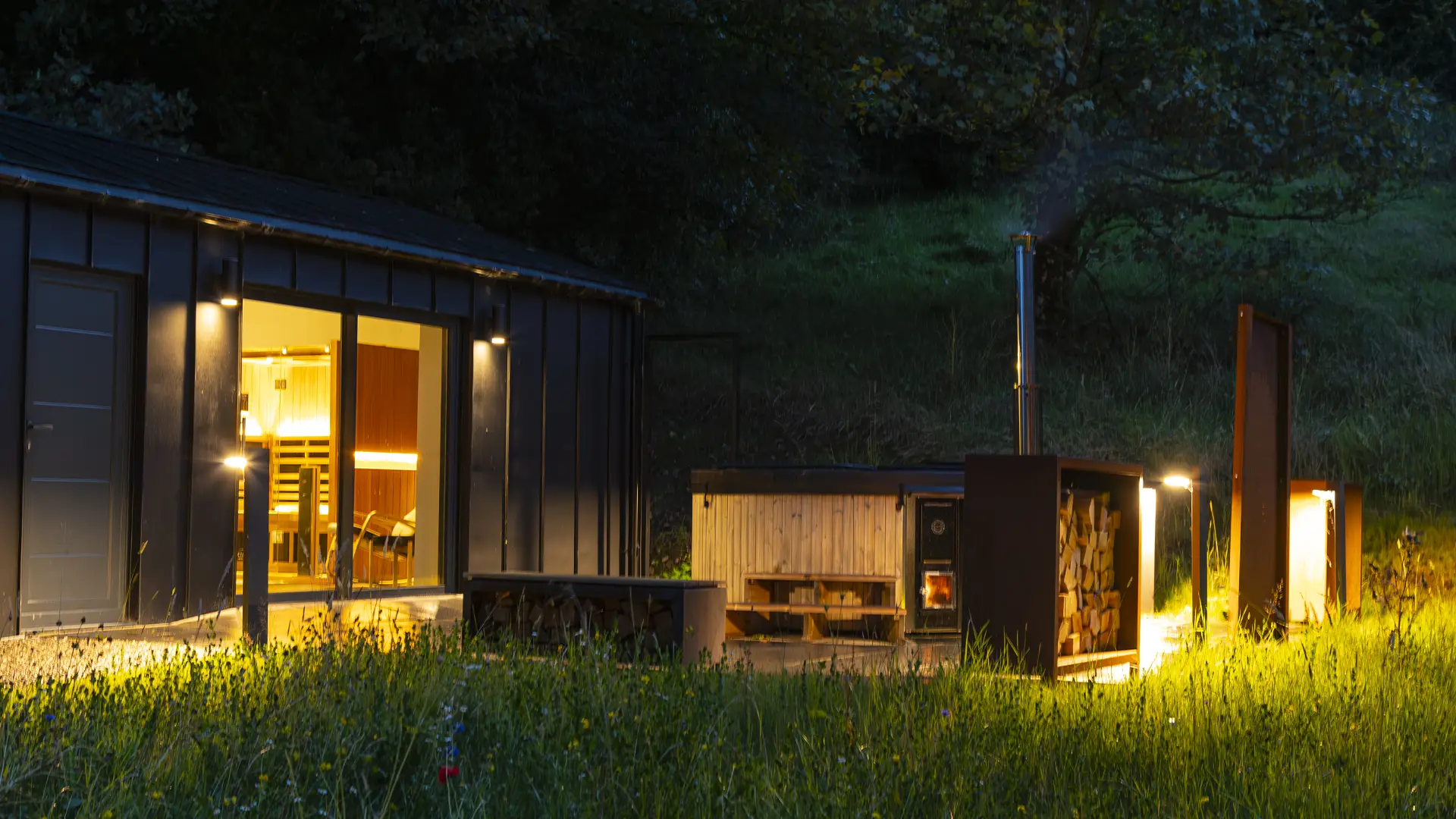 The Halcyon Club - Night picture of the sauna area